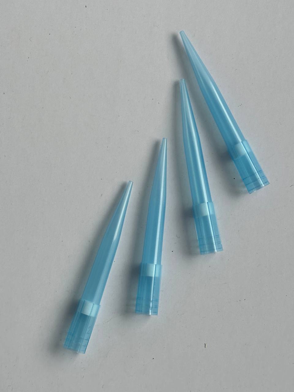 Наконечник для дозатора типу «Гілсон» на 1000 мкл, синій з фільтром, 250 шт/пак, нестерильний